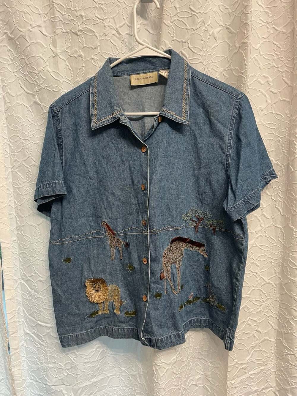VTG Lemon Grass Denim Safari Animal Embroidered Button Down Shirt Size M